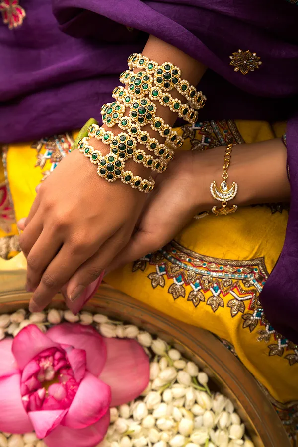 Green Kundan Bangle With Pearls