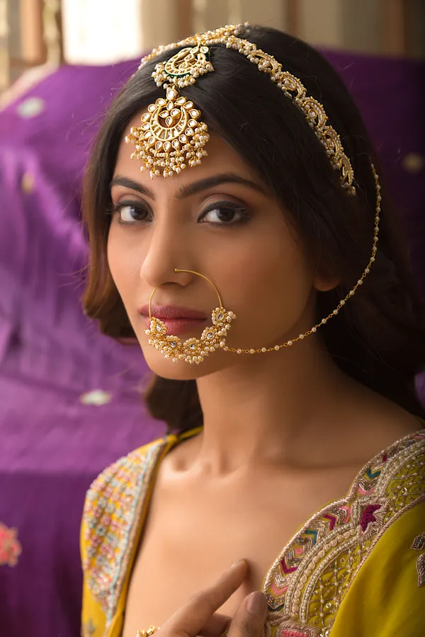 Statement Gold & White Pearls Mathapatti
