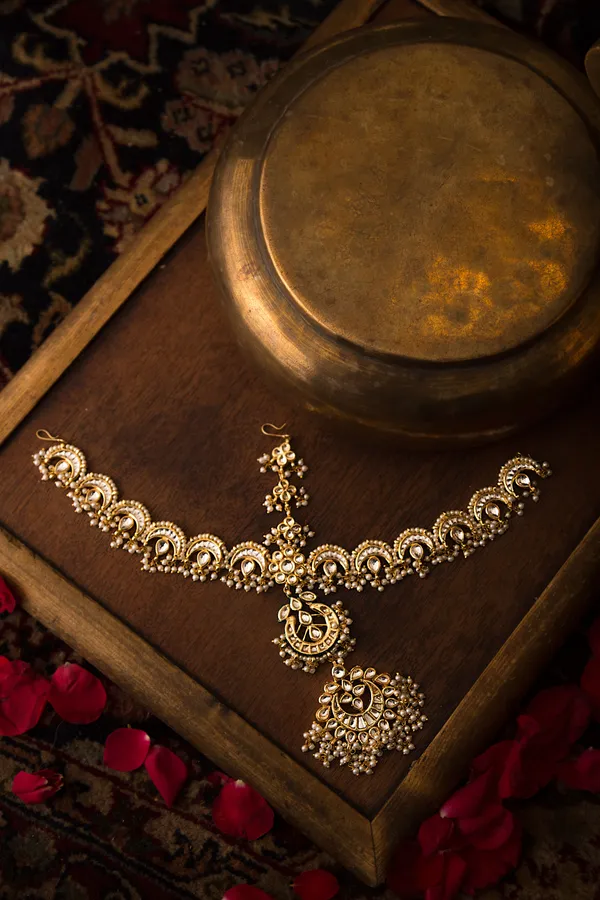 Statement Gold & White Pearls Mathapatti