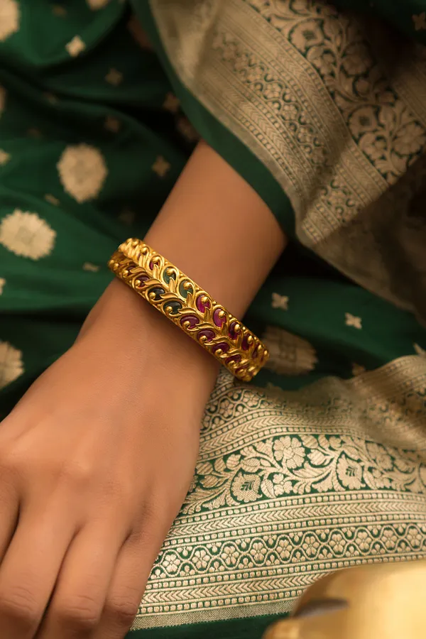 Red & Green Kundan Golden Kada