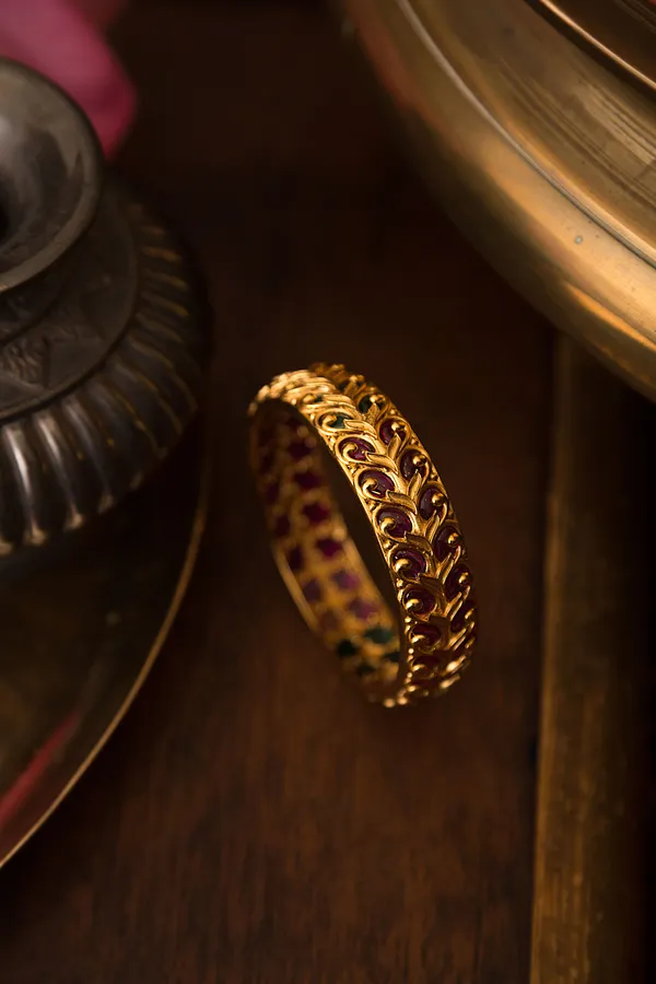 Red & Green Kundan Golden Kada