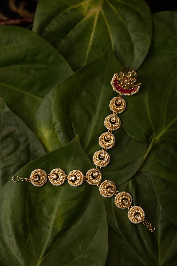 Red Chand Golden Kundan Haathphool