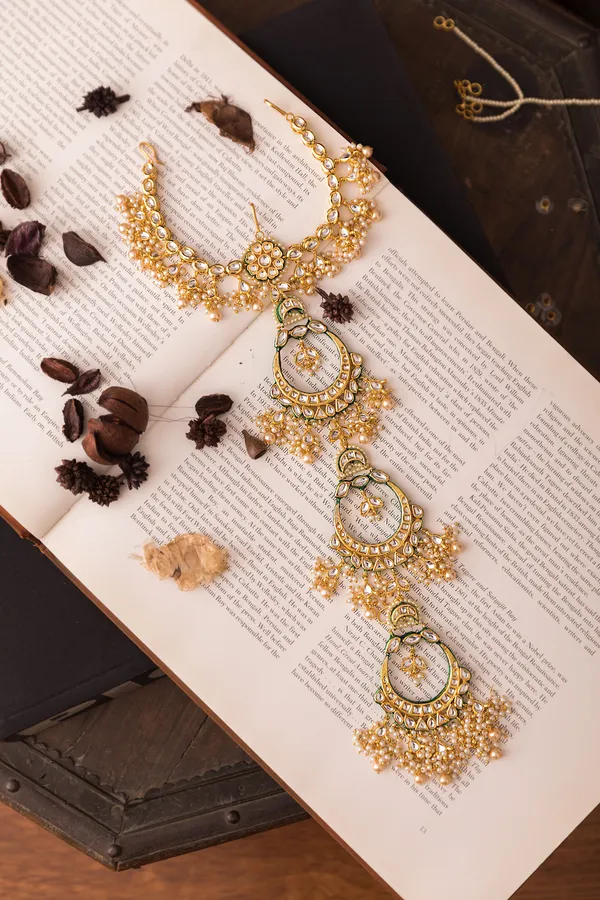 Gold & White Chandmilan Choti Phool