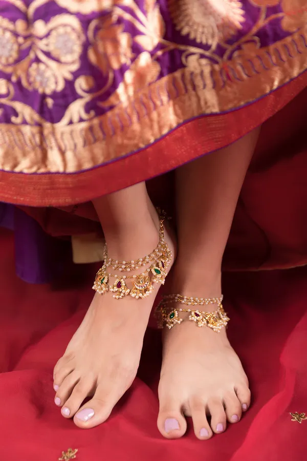Kundan Red Green Pearls Drops Anklet