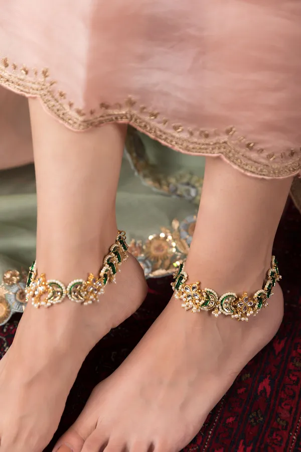 White Kundan Chand Pearls Drops Anklet