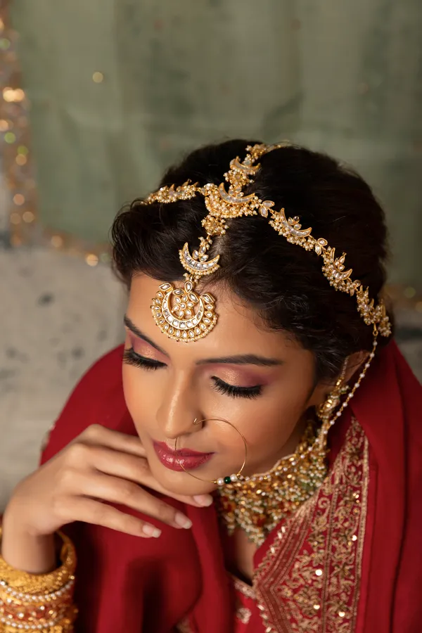 Gold & White Pearls Chand Kundan Mathapatti