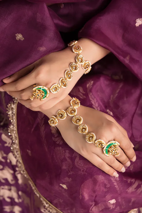 Green & Gold Chand Round Kundan Haathphool