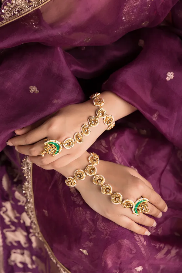 Green & Gold Chand Round Kundan Haathphool