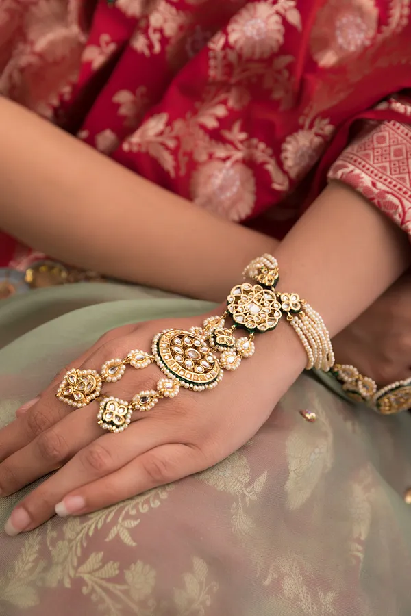 White & Gold Pearls Dual Finger Kundan Haathphool