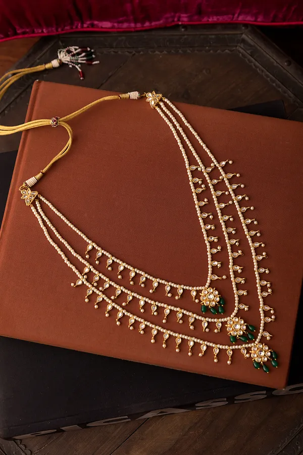 White Kundan Flower Three Lines Emerald Necklace