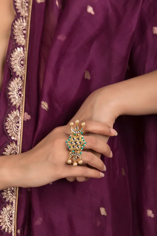 White Kundan Flower Chand With Pearls & Feroza Ring