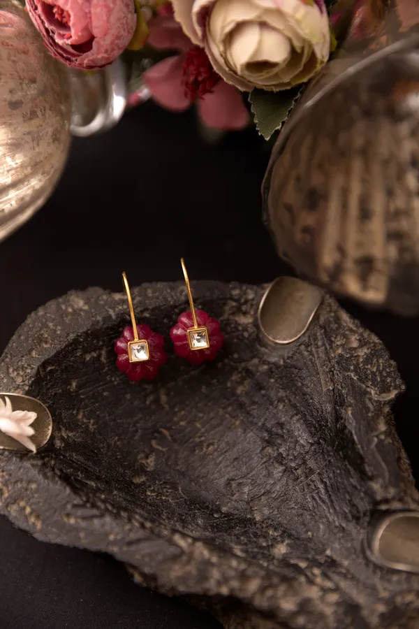 Red Carved Drop White Kundan Earrings
