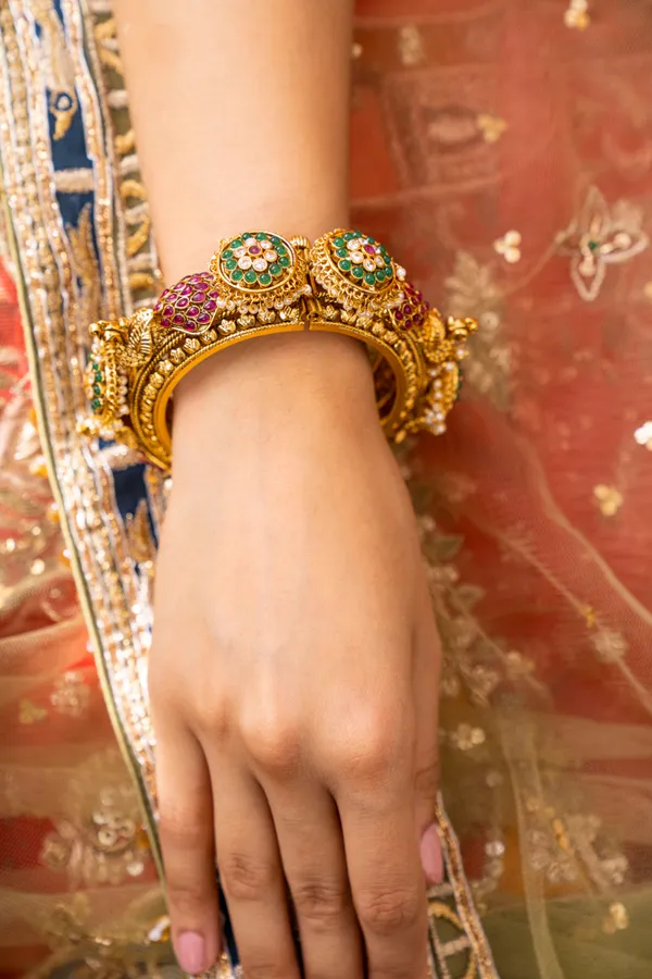 Red & Green Kundan Flower Kada
