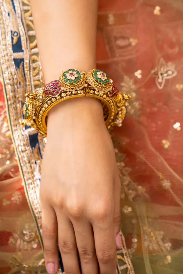 Red & Green Kundan Flower Kada