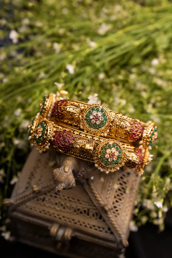 Red & Green Kundan Flower Kada