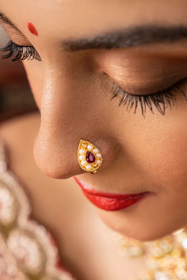 Red Kundan White Pearls Nath