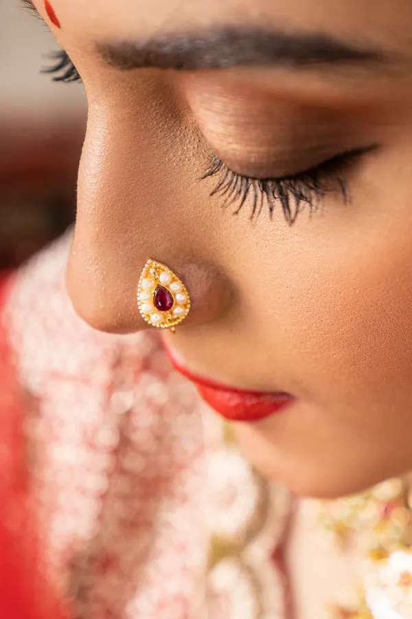 Red Kundan White Pearls Nath