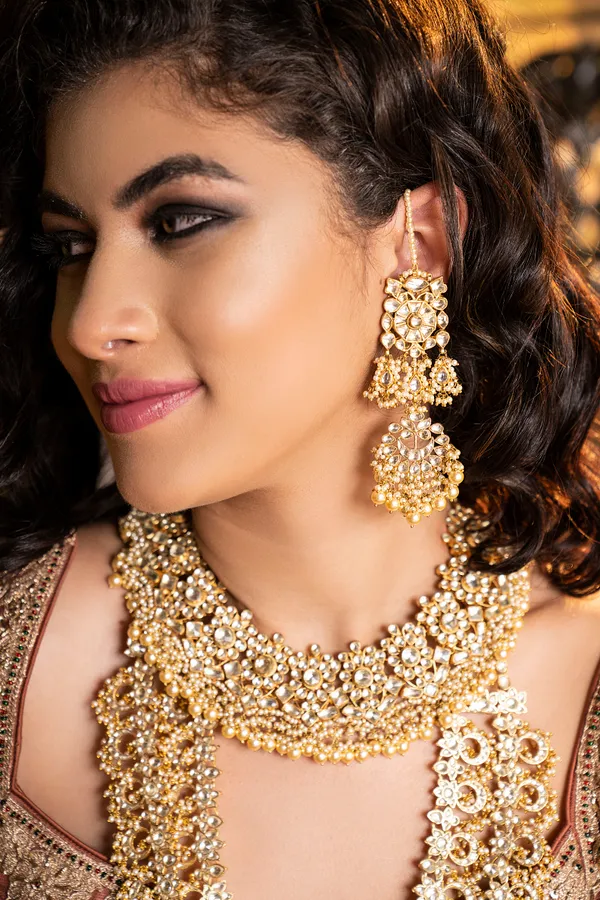 Gold & White Kundan Flower Necklace
