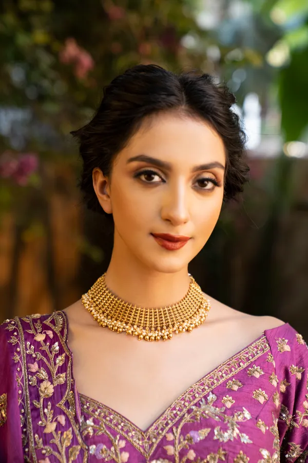 Regal Gold Necklace With Pearls