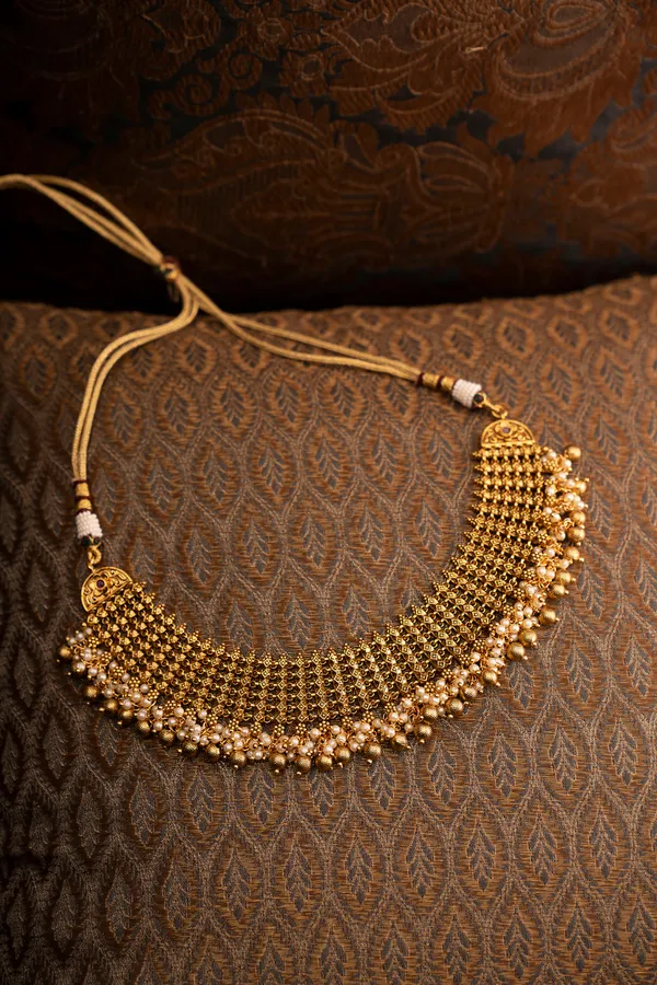 Regal Gold Necklace With Pearls