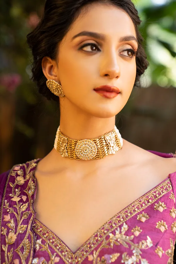 Statement Gold & White Kundan Round Center Choker Necklace Set