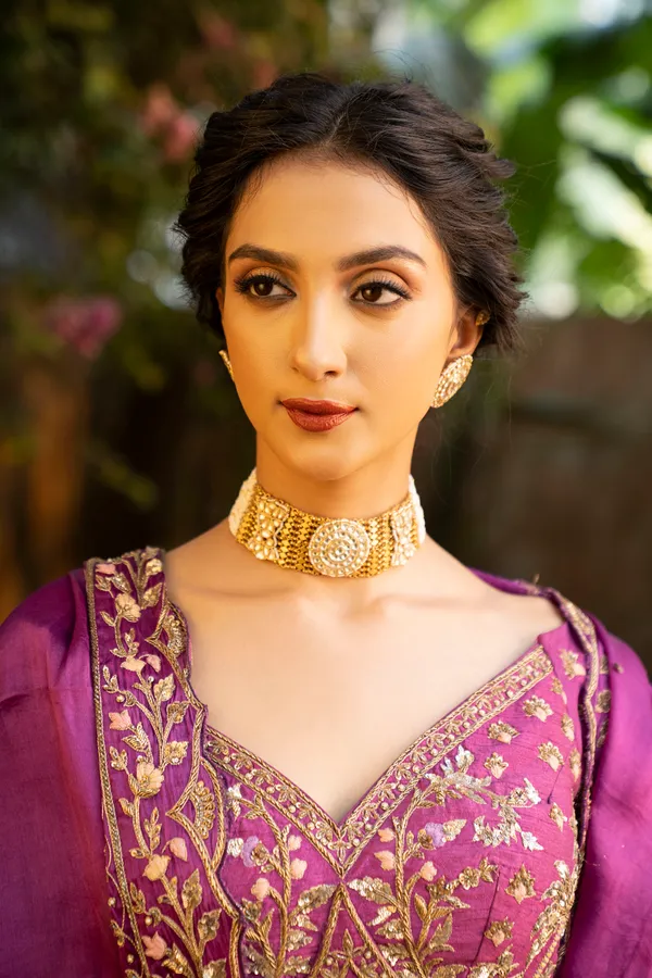Statement Gold & White Kundan Round Center Choker Necklace Set