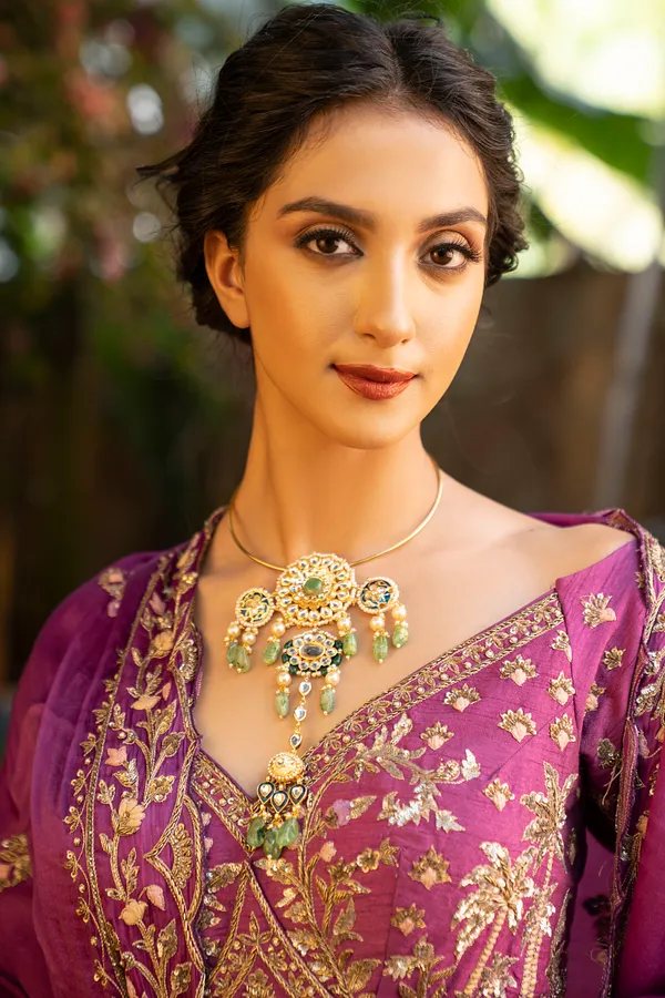 Statement Gold & White Kundan Round Center Choker Necklace Set