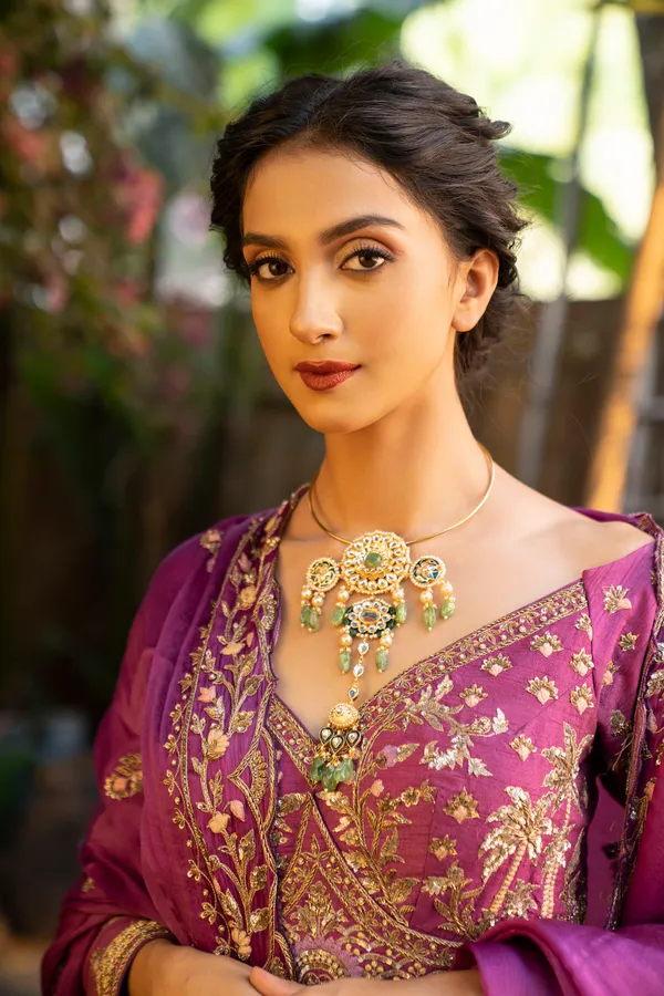 Statement Gold & White Kundan Round Center Choker Necklace Set