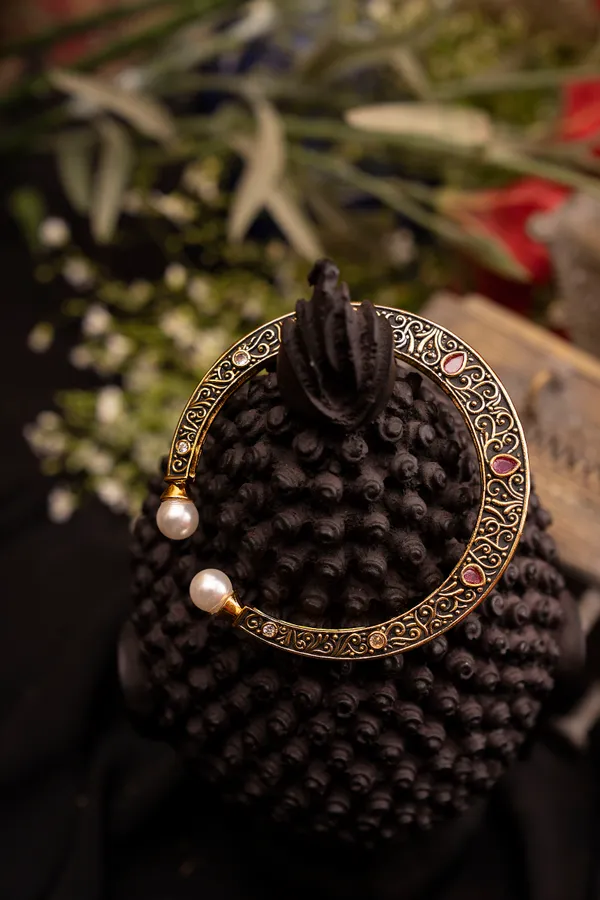 Pink Kundan Black Meenakari Kada