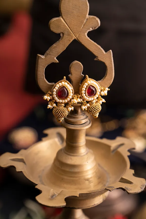 Red Kundan White Pearl Gold Bead Earrings