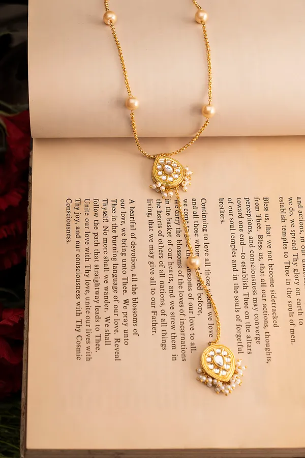 Gold & White Tear Drop Kundan Necklace With Pearls