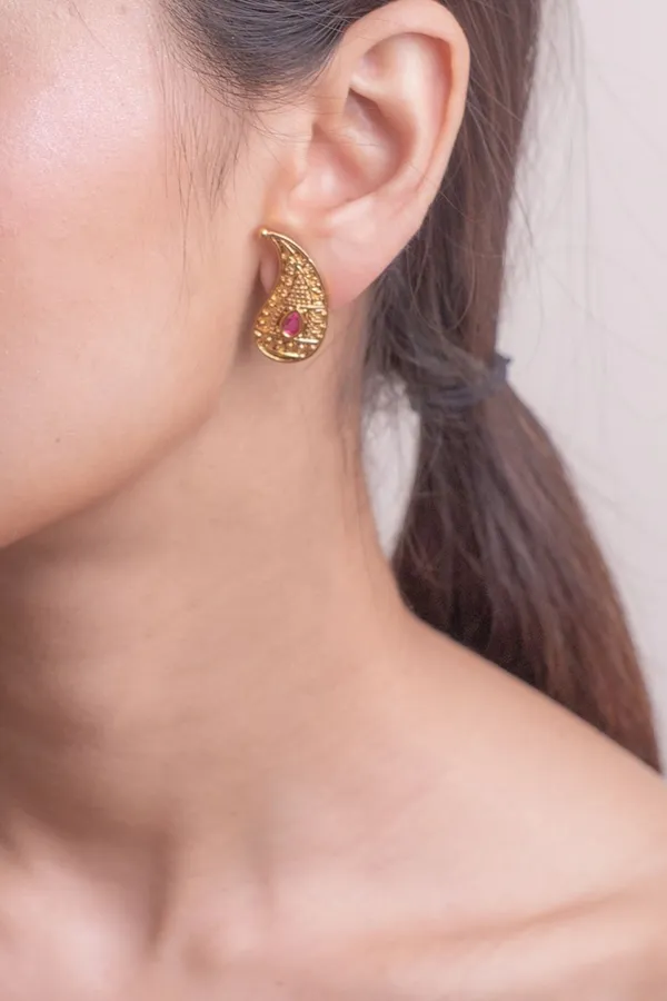 Pink Kundan Gold Jhumki With Gold Beads