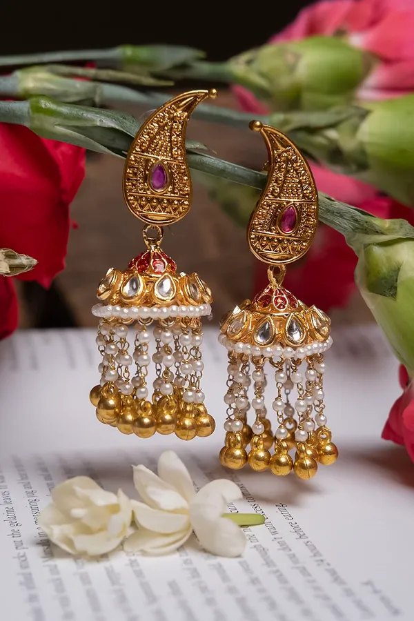 Pink Kundan Gold Jhumki With Gold Beads