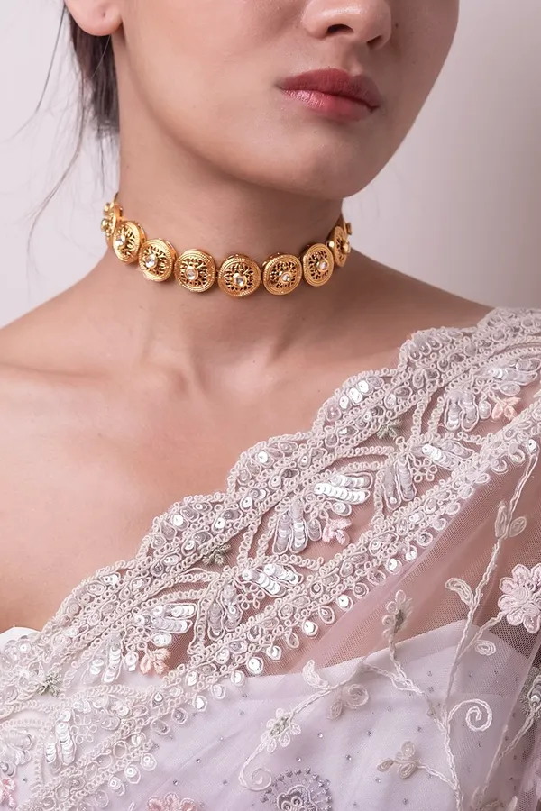 White Kundan Golden Round Choker Necklace