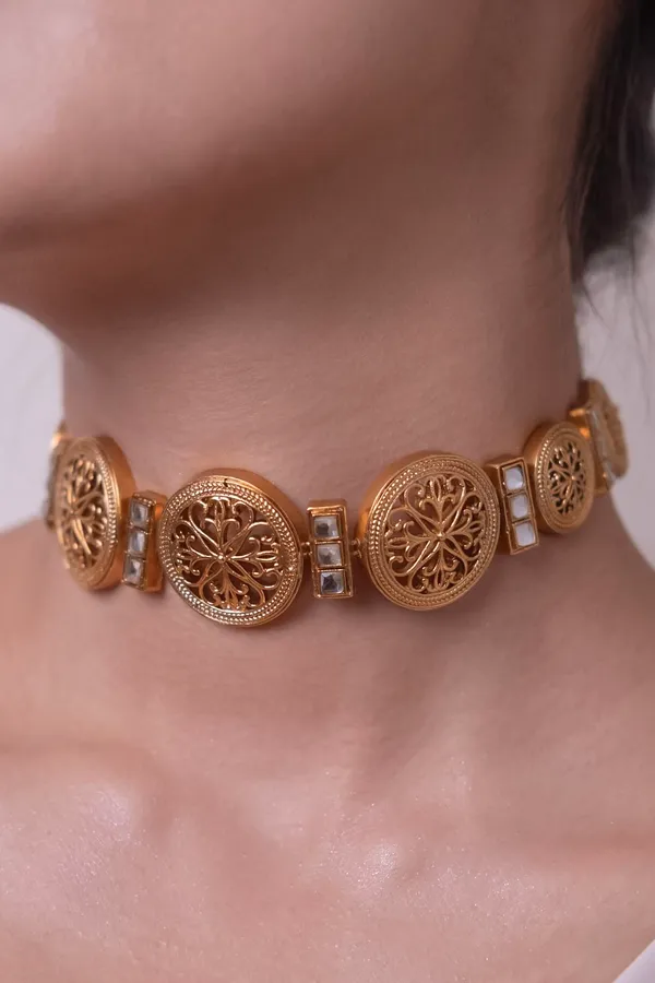 Golden Regal Round Filigree Choker Necklace