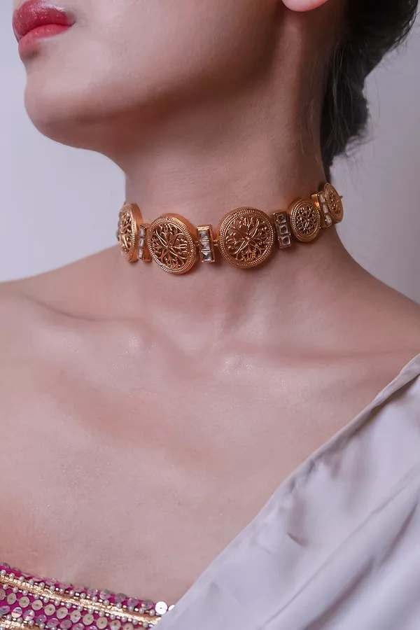 Golden Regal Round Filigree Choker Necklace