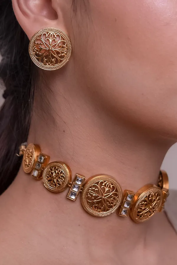 Golden Regal Round Filigree Stud Earrings