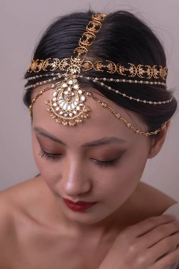 Gold & White Chand Multi Layered Mathapatti