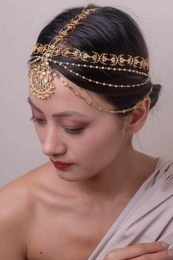 Gold & White Chand Multi Layered Mathapatti