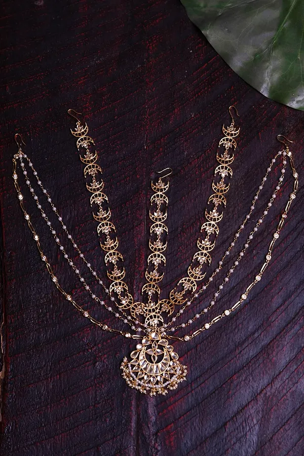 Gold & White Chand Multi Layered Mathapatti