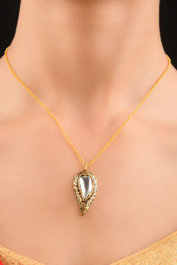 Antique Gold Pendant Necklace