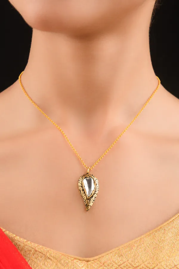 Antique Gold Pendant Necklace