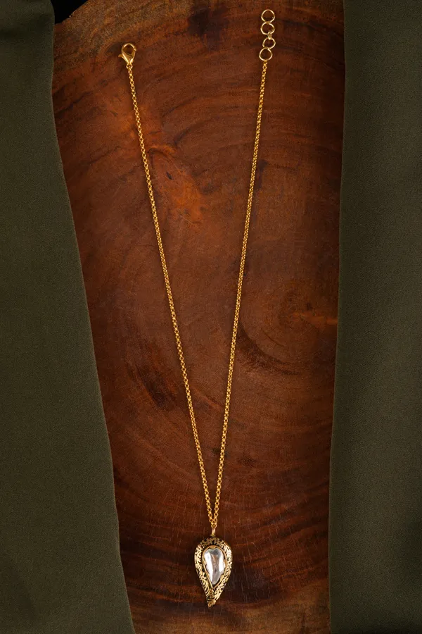 Antique Gold Pendant Necklace