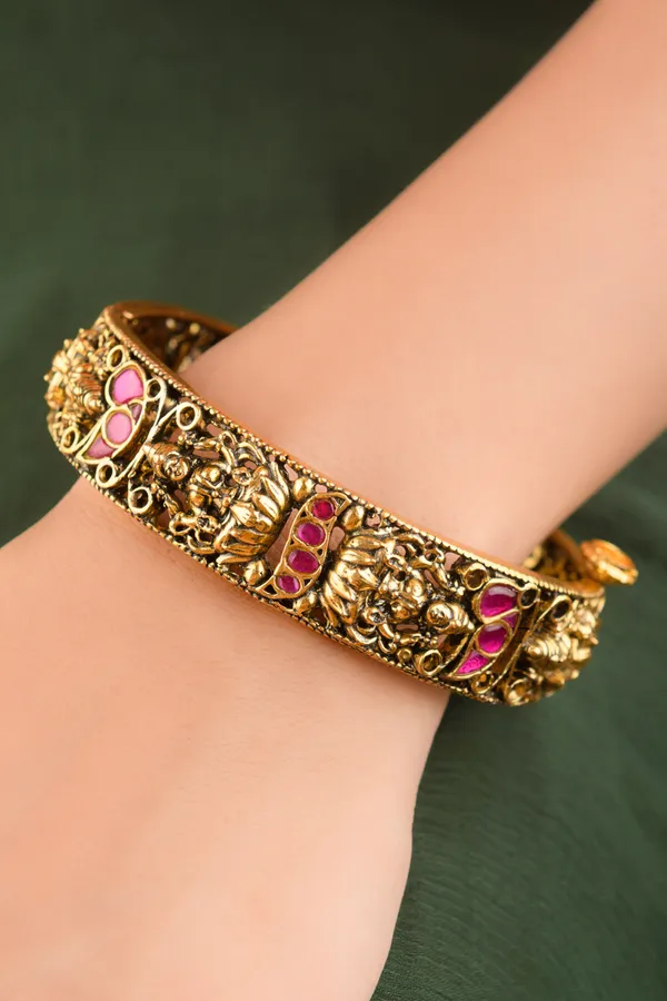 Pink Kundan Gold Tone Bangle