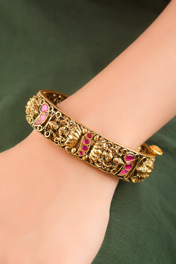 Pink Kundan Gold Tone Bangle