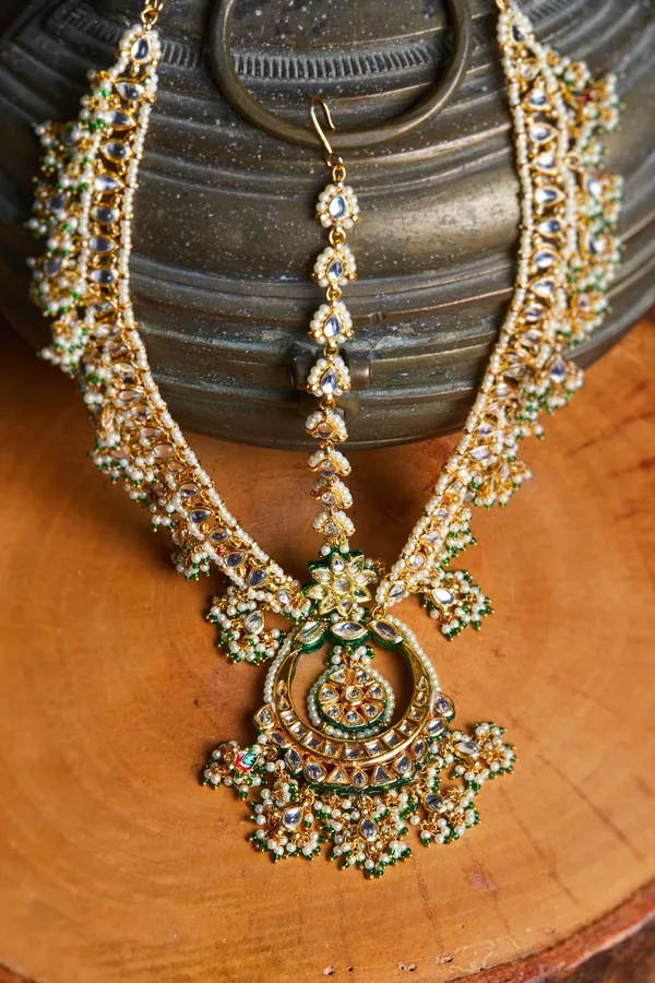 Statement Pearl & Kundan MathaPatti