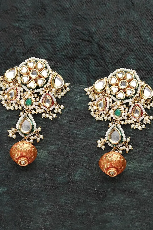 Floral topping earrings