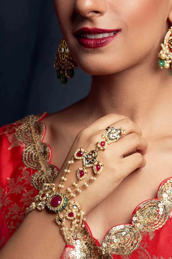 Red Bloom Pearl Strings Haathphool
