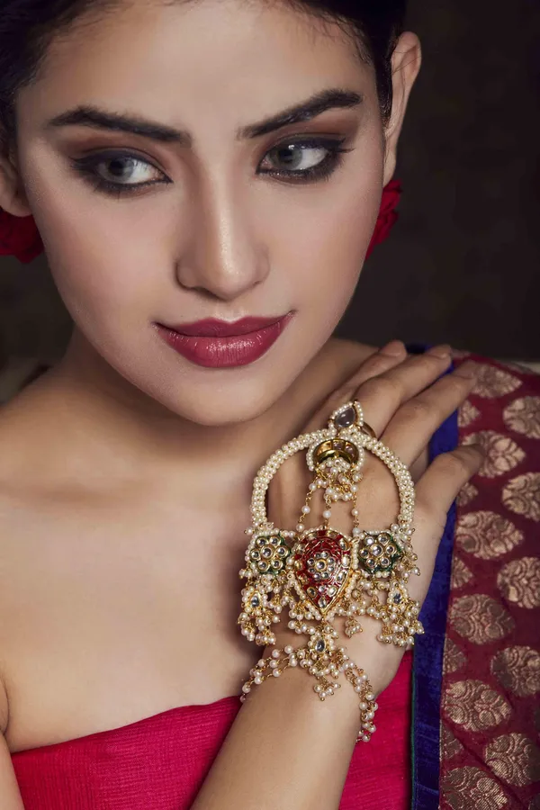 Guldasta Red Kundan Haathphool