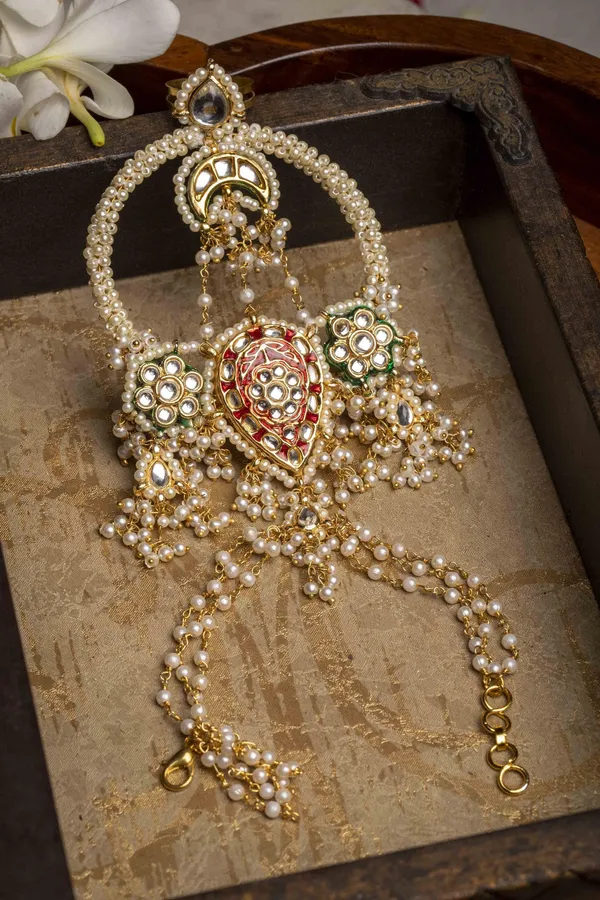 Guldasta Red Kundan Haathphool